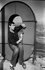 thumbnail Luka sjedi u slovu O-od TITO na tvrdjavi-1964